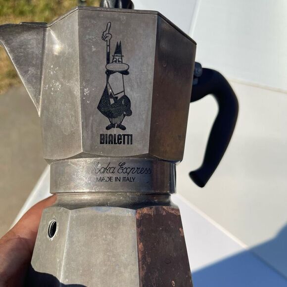 Bialetti Moka Espress Iconic Stovetop Espresso Maker Coffee 6 Oz Aluminium W-4 F - Picture 7 of 8